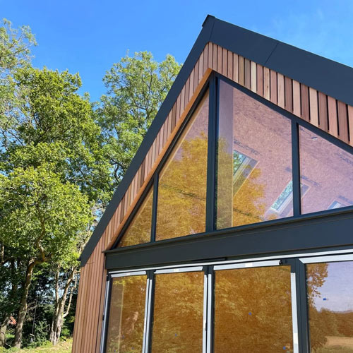 Top 2 Bottom Ltd garden room glass front