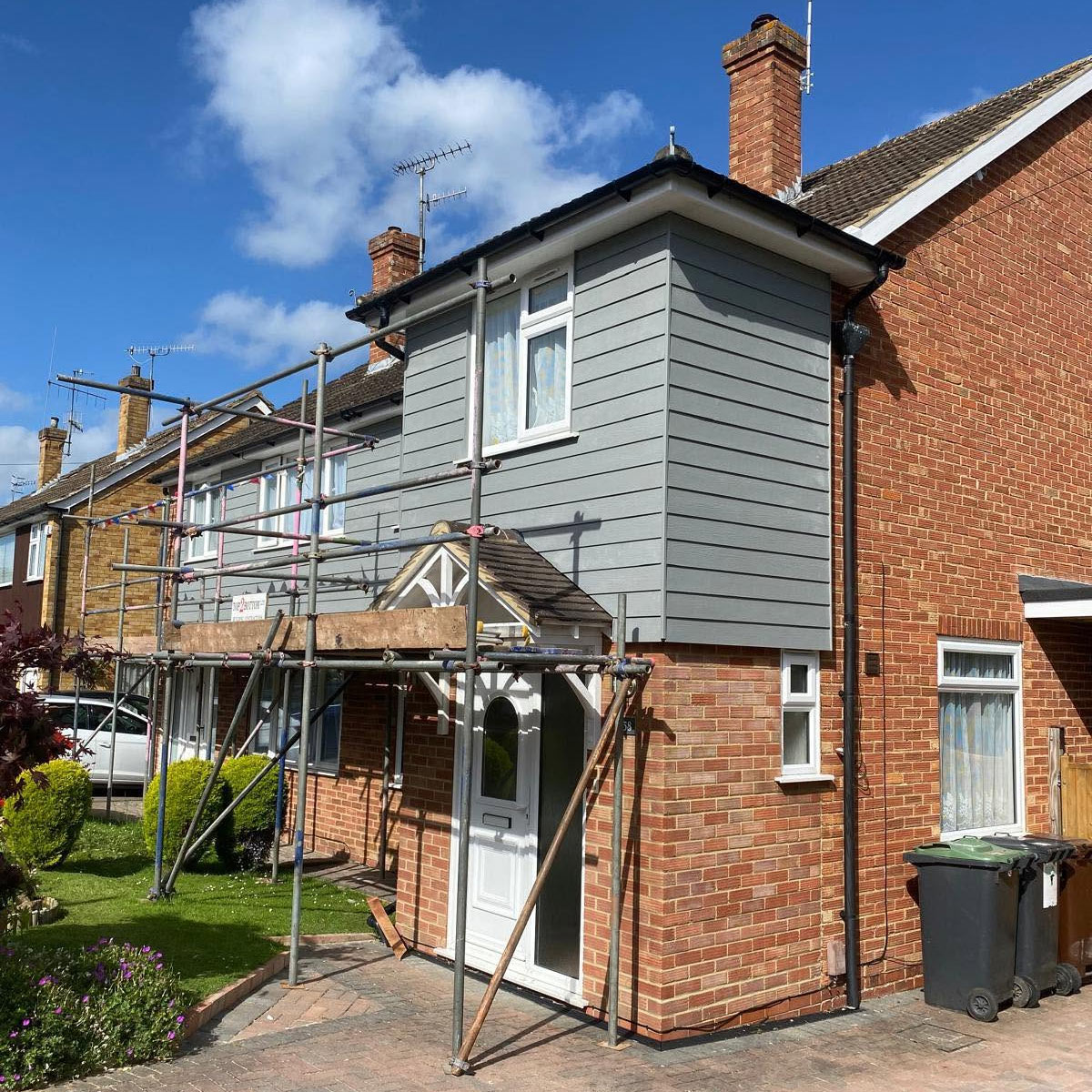 Top 2 Bottom Ltd scaffold house front